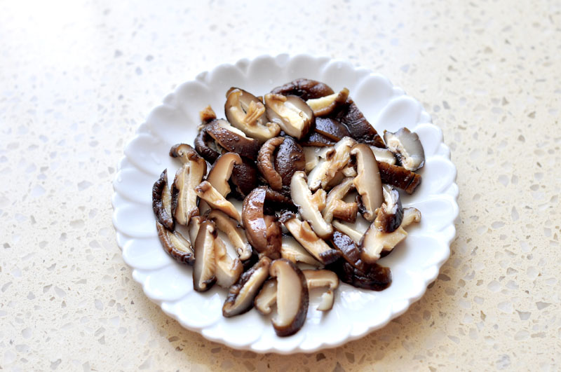 燕麦香菇鸡丁窝蛋粥