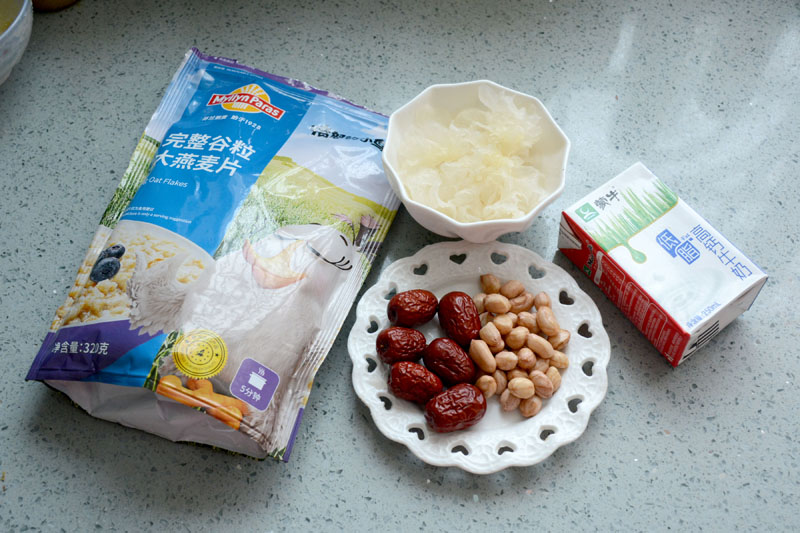 燕麦牛奶炖花生